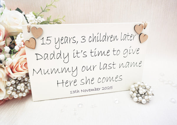 Daddy here comes Mummy sign, Here comes Mammy, Mommy, Funny Pageboy rustic wedding sign, Wedding decor, Wedding aisle sign